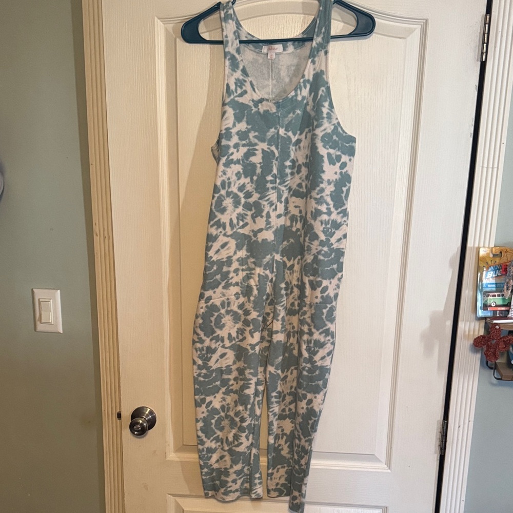Colsie Blue and White Tie-Dye Top
